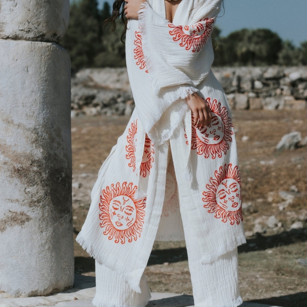 Sun Motif Cream and Orange Kimono Robe Size M/L - Picture 3 of 13